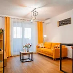 Air Con 10th Floor Balcony Apartment *