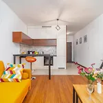Air Con 10th Floor Balcony Apartment *