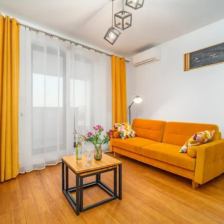 Air Con 10th Floor Balcony *