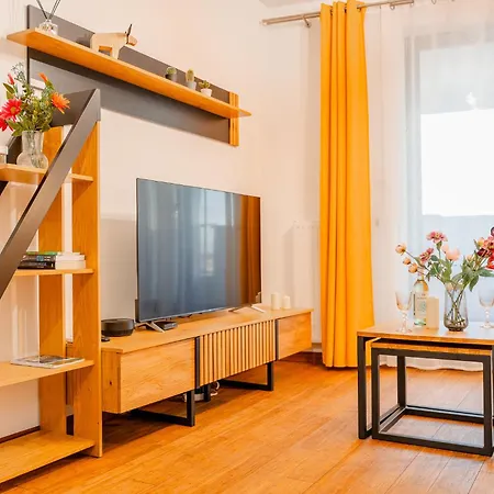 Air Con 10th Floor Balcony Appartement