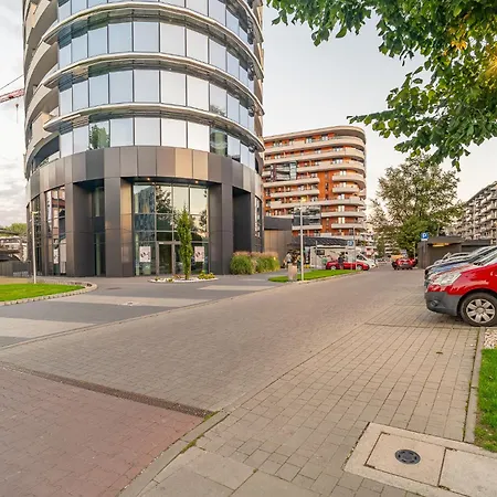 Air Con 10th Floor Balcony Appartement