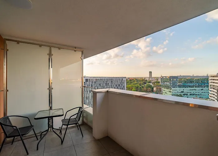 Air Con 10th Floor Balcony *